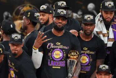 A former Laker wanted back to Los Angeles, but another team could get him by giving him the 30M he wants