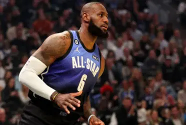 The Lakers superstar was out for the rest of the game, but at halftime, he got the honor of becoming the top scorer leader of all time and also showed love to Kobe's family