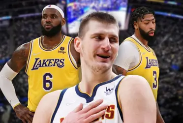 The Los Angeles Lakers are having a disastrous first quarter, and Nikola Jokic is doing whatever he wants with the team